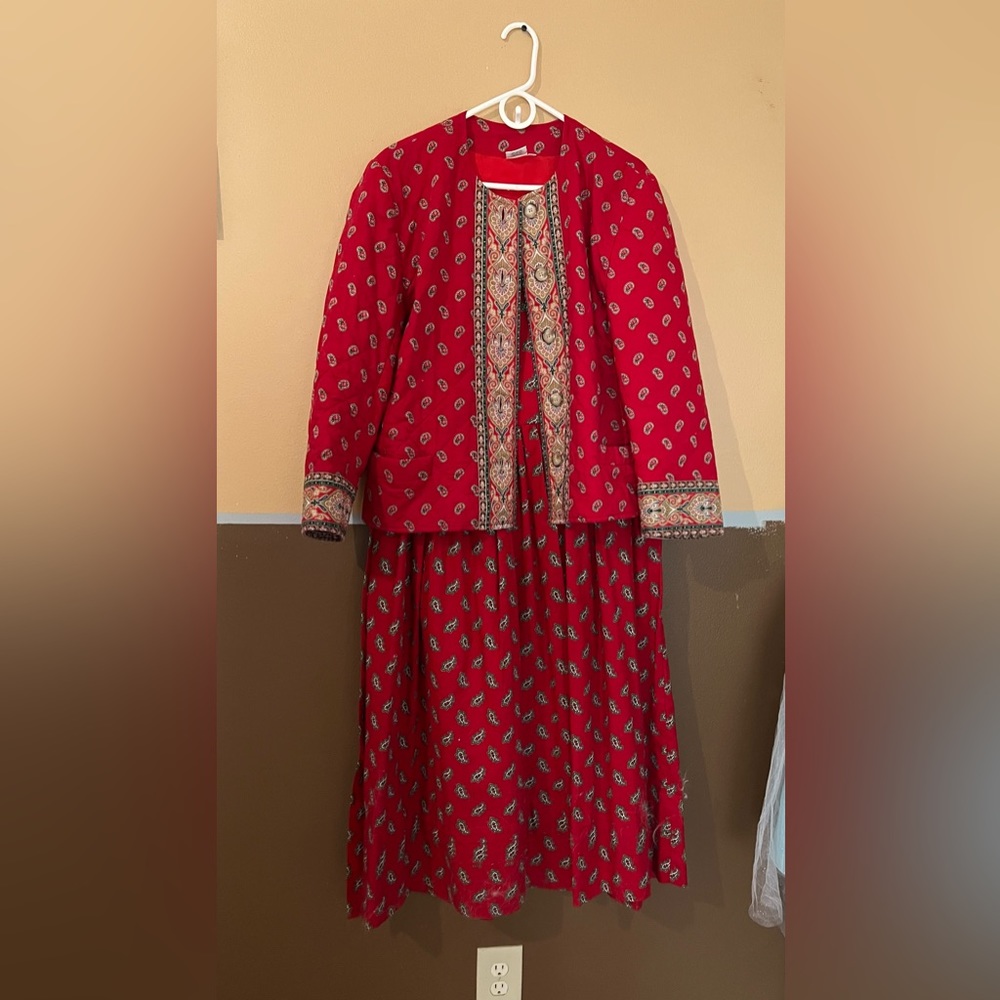 Vera Bradley jumper and jacket set. Red paisley quilted jacket with border trim.